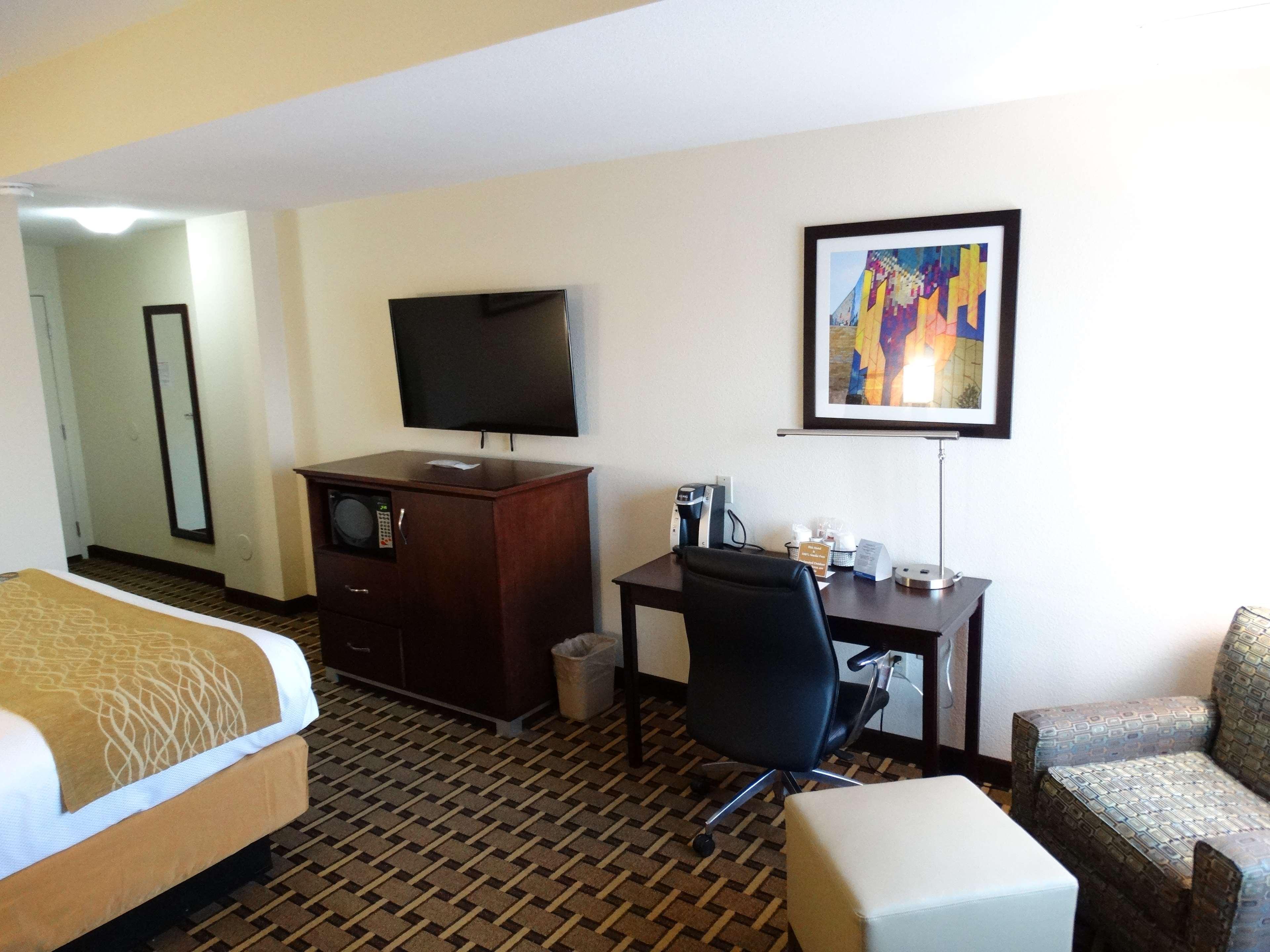 Best Western Plus Wausau-Rothschild Hotel Екстериор снимка