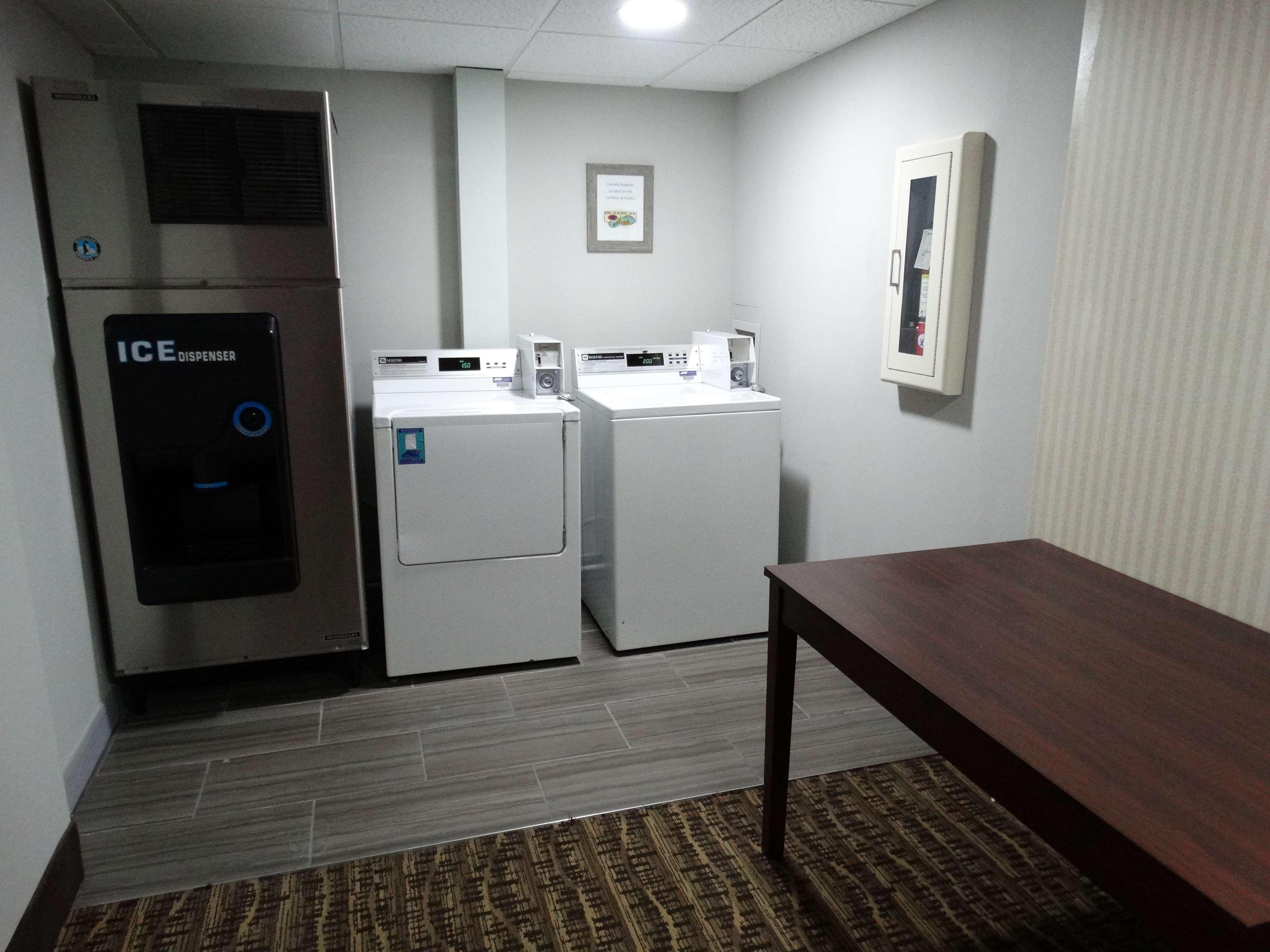 Best Western Plus Wausau-Rothschild Hotel Екстериор снимка
